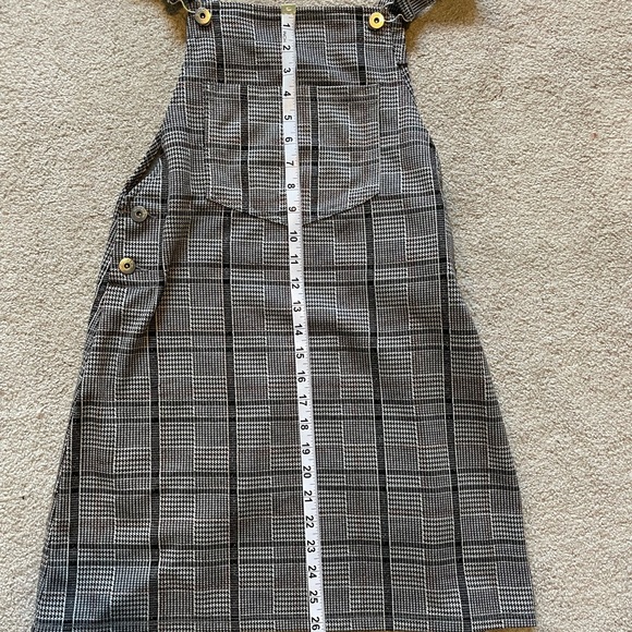 Super Cute Plaid Overalls Dress by H&M. Size 4 - Picture 7 of 8